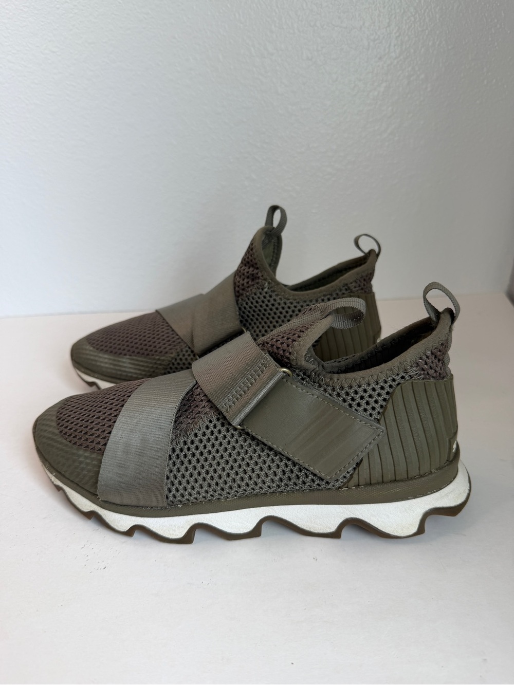 Sorel Green Sage Kinetic Sneak Slip On Sneakers size 7